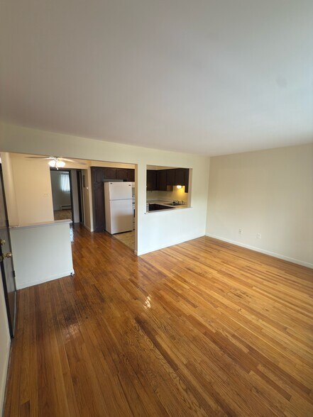 Building Photo - 5093 Mansfield Ave