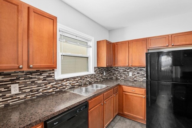 Building Photo - 220 Valley Ave SW