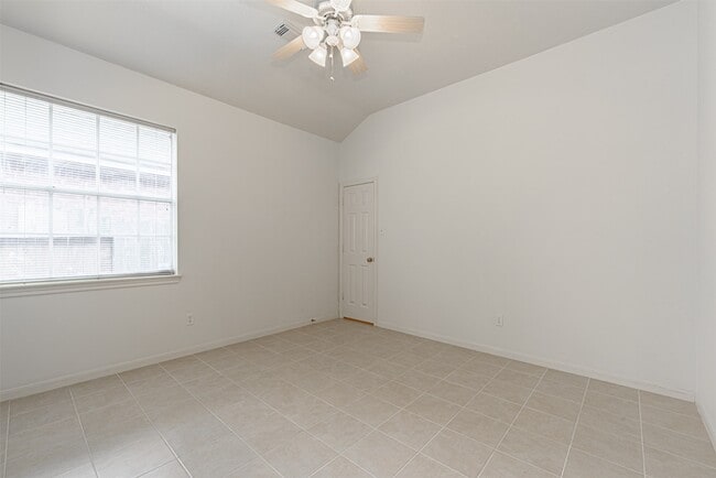 Building Photo - 5211 High Glen Ct