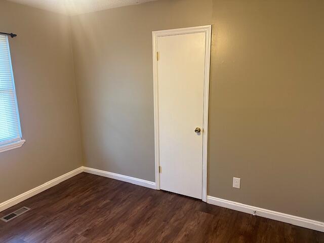 Building Photo - 5025 Lake Cir Dr NE