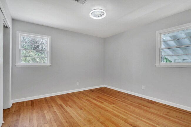 Building Photo - 2BR/1BA Townhome with Granite Countertops & Carport $1400/mo rent