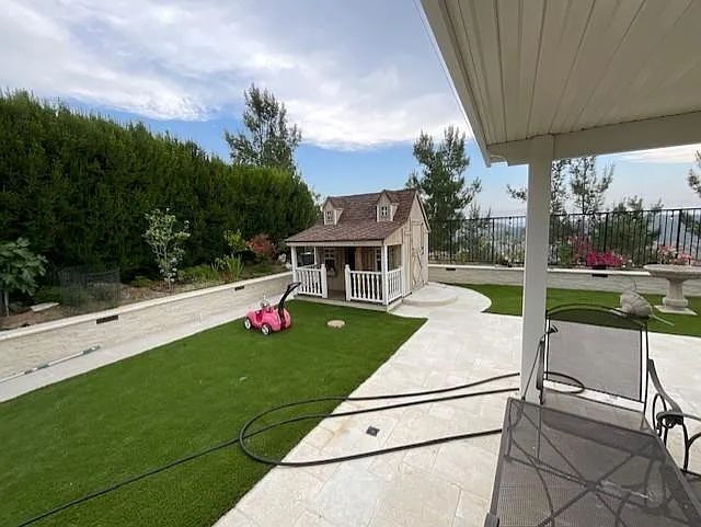 Building Photo - Immaculate 5-Bedroom Executive Home in Desirable Plum Canyon