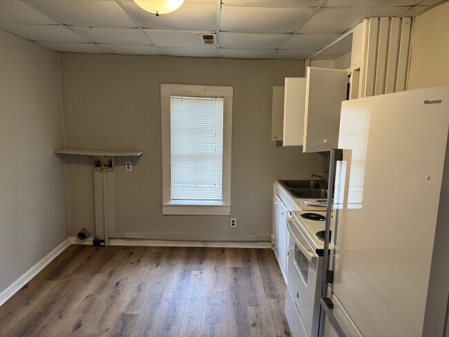 Building Photo - 410 Bowen Ave