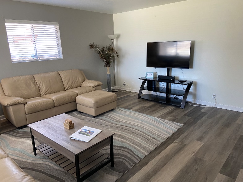 Building Photo - 1237 Lenrey Ave