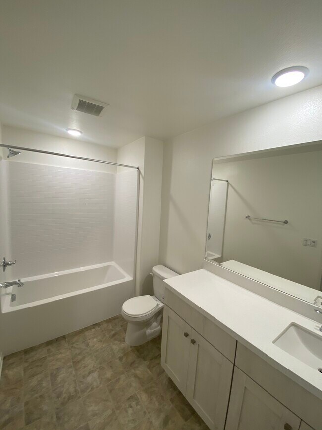 Building Photo - 6032 Mariposa Dr