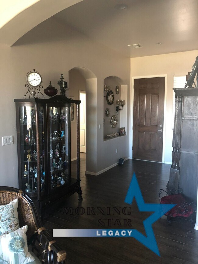 Building Photo - Gorgeous 4 bedroom home in Del Prado