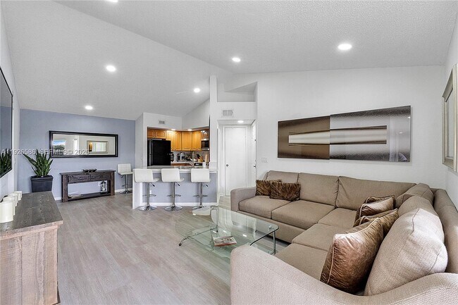 Building Photo - 12430 Vista Isles Dr