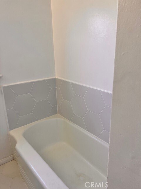 Building Photo - 1054 Mayflower Ave