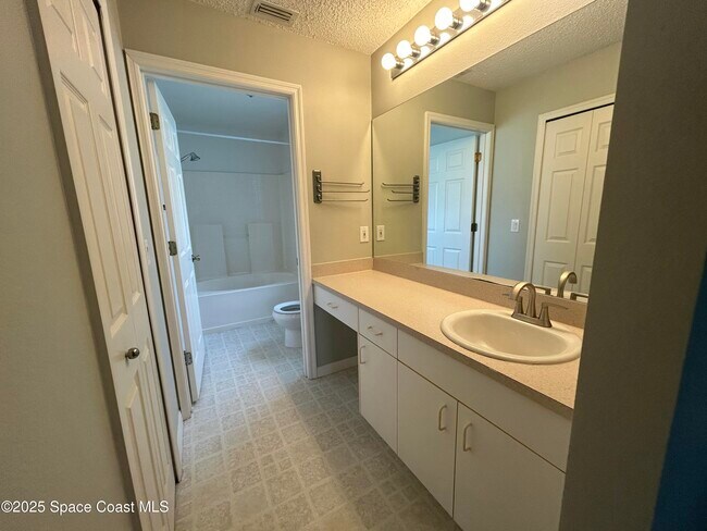 Building Photo - 610 Benton Dr