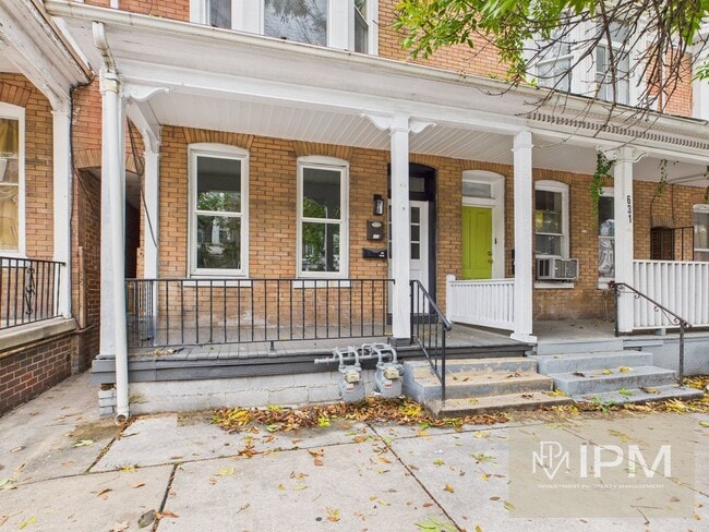 Primary Photo - 633 W Princess St