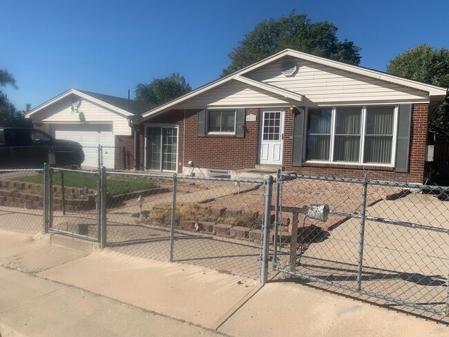 Building Photo - 10711 Blue Jay Ln