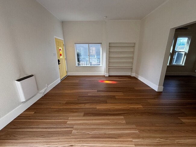 Building Photo - Charming duplex-style house in the heart of Green Lake and Tangletown