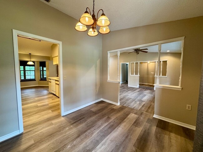 Building Photo - Fantastic 3/2 Sorrento Home with NO HOA!