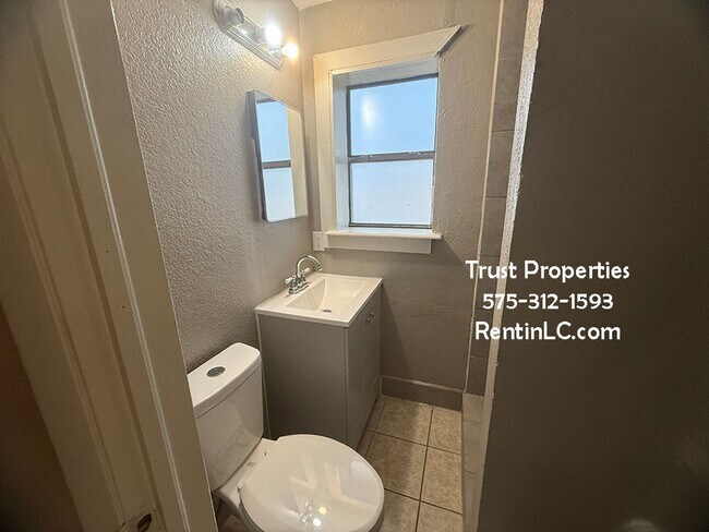 Building Photo - 920 Texas Dr