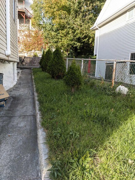 Building Photo - 63 Fenno St