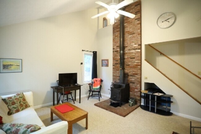 Building Photo - $1950/mo 2 Bed fully furnished condo in Thornton!
