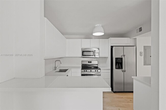Building Photo - 5845 Collins Ave