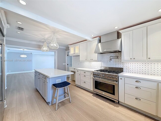 Building Photo - 2533 NE 21st Terrace