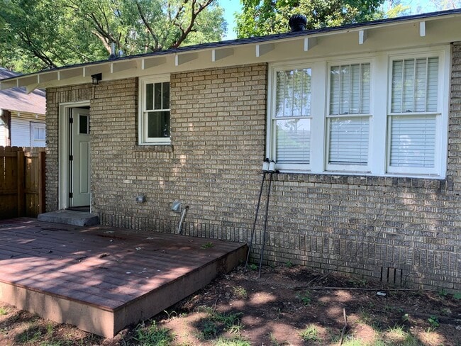 Building Photo - 116 Melrose Cir
