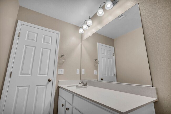 Building Photo - 688 Monroe Hl Pl