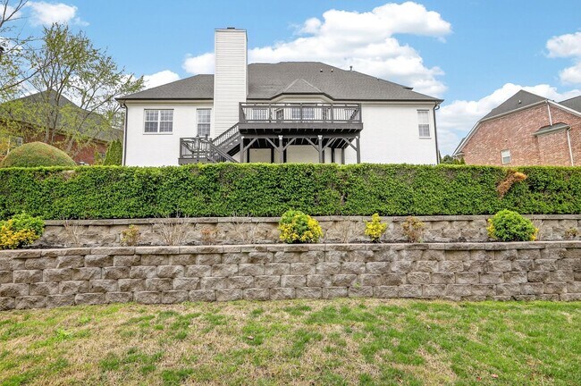 Building Photo - Beautiful 6BR Executive Brentwood Home with Pool