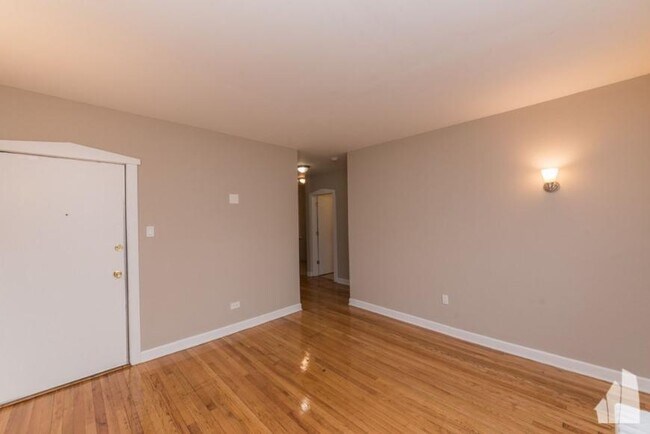 Building Photo - 2 bedroom in Chicago IL 60626