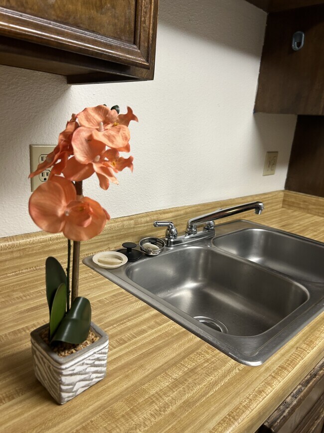 Building Photo - 1313 Floyd Ave