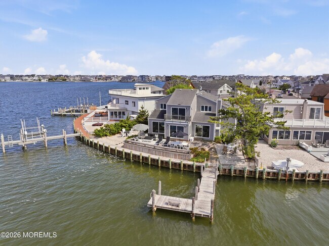 Building Photo - 473 Tamiami Dr