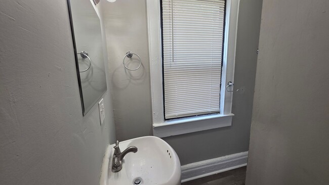 Building Photo - 3 Bed 2 Bath Rare to Rent!