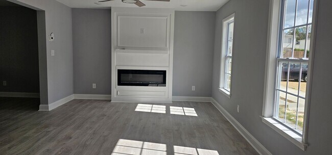 Building Photo - Newly Constructed 2 & 3 bedroom Cross Cree...