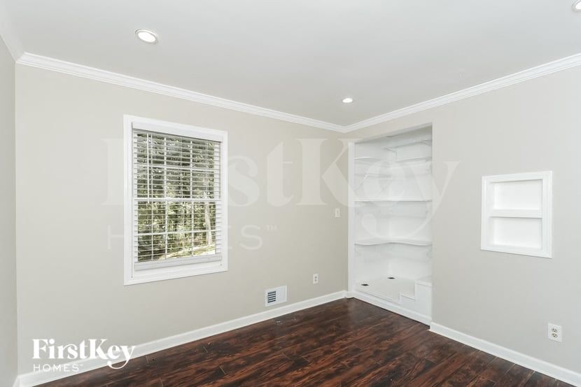 Building Photo - 4295 Hickory Point Dr