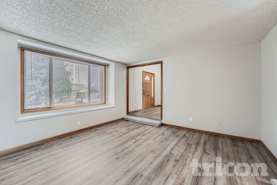 Building Photo - 6591 N Windmont Ave