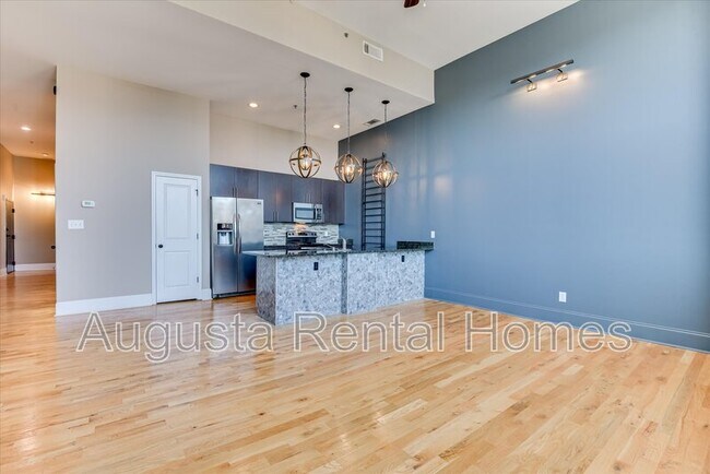 Building Photo - 936 Broad St