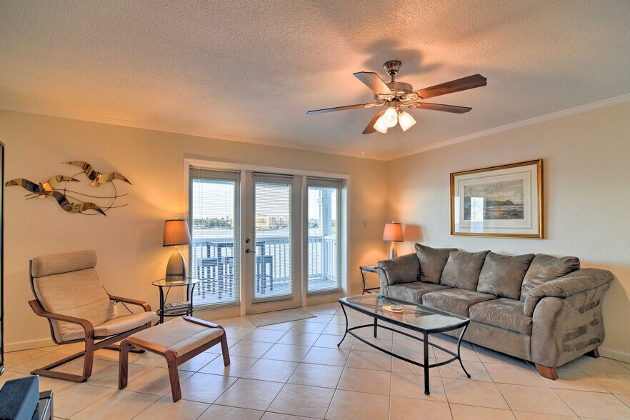 Building Photo - 5285 Coquina Key Dr SE