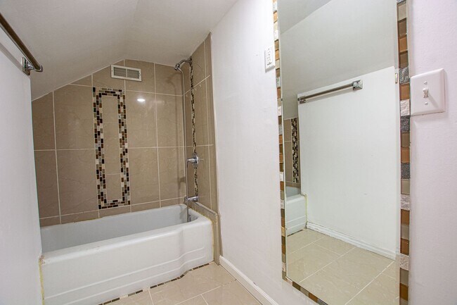 Building Photo - 5604 S 36th St