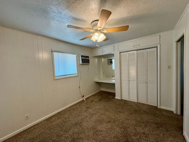 Building Photo - Spartanly Furnished Apartment 5 Miles to S...