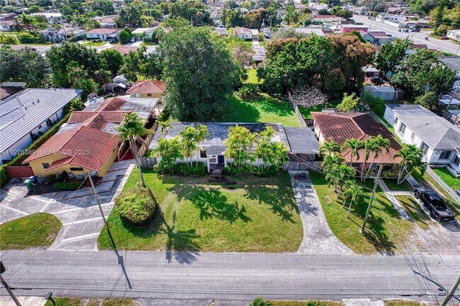 Building Photo - 6550 SW 27th St