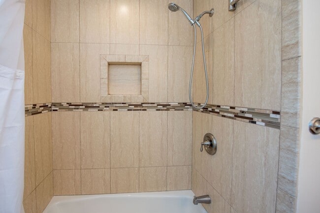 Building Photo - 20092 Bayview Ave