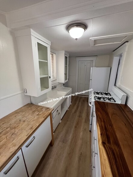 Building Photo - 2 Bed/1 Bath - Unit 1