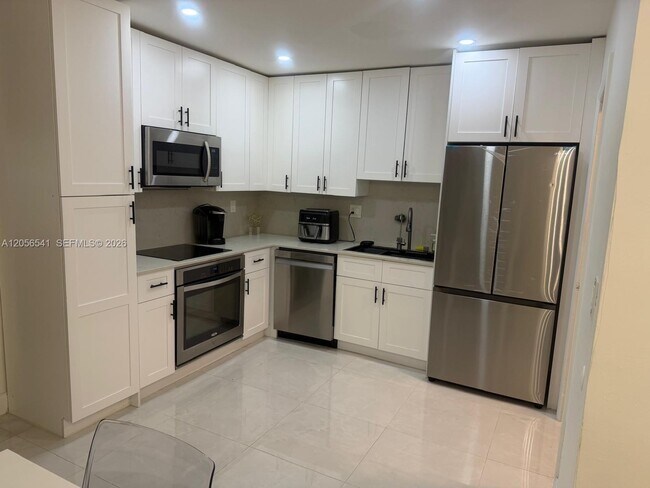 Building Photo - 12811 SW 43rd Dr