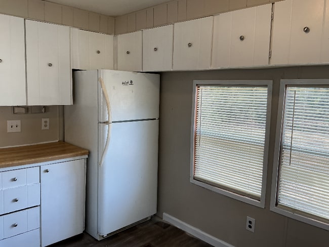 Building Photo - 619 Prosperity Dr