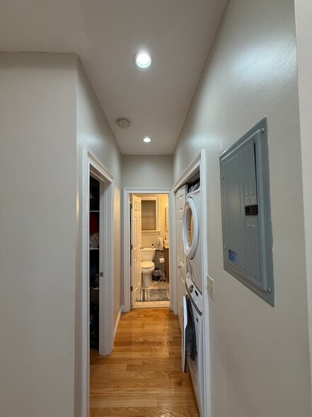 Building Photo - 261 W 2nd St