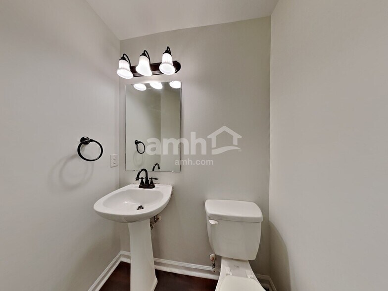 Building Photo - 126 Elrosa Rd