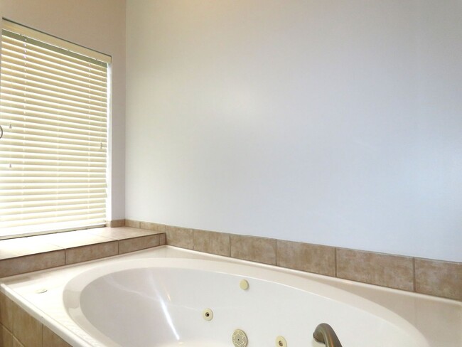 Building Photo - Coming Soon!!! South Tyler, Stunning 4 Bed...