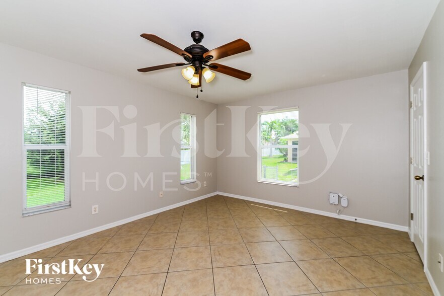 Building Photo - 2513 SW 31st St