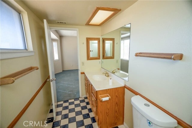 Building Photo - 7795 Oakwood Ave