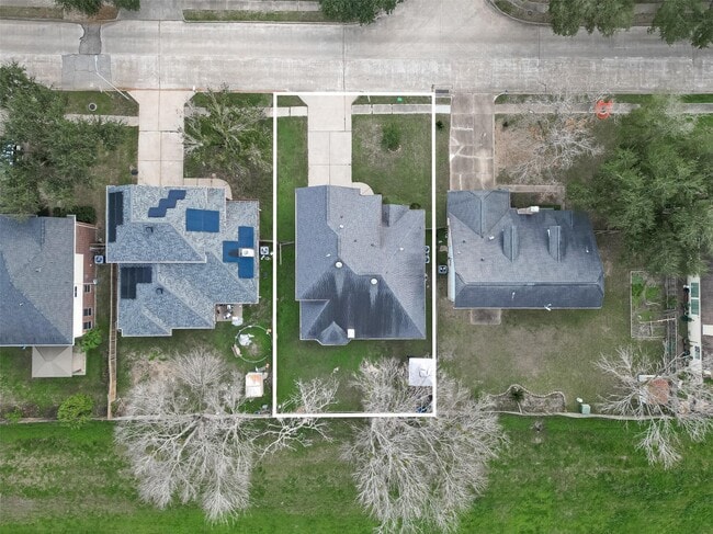 Building Photo - 14914 W Bend Dr