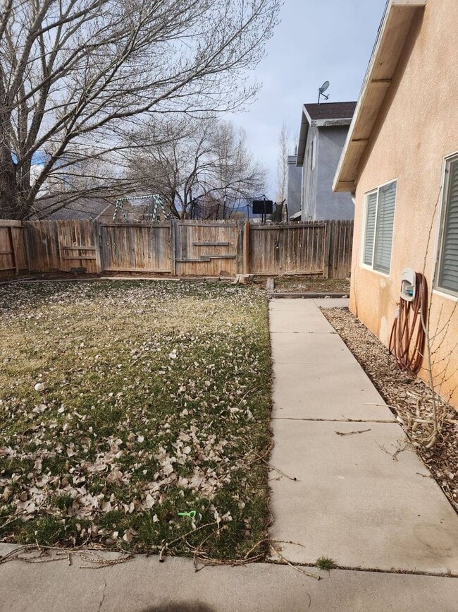 Building Photo - 93 N 4000 W