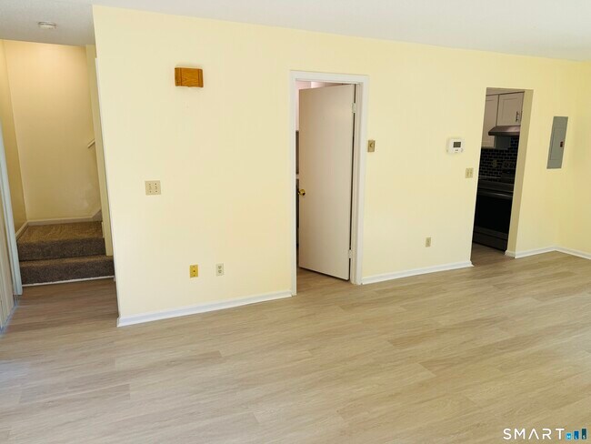 Building Photo - 64 Deerwood Ln