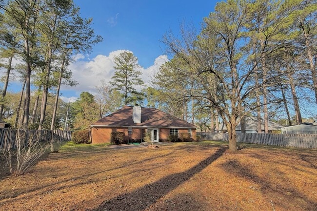 Building Photo - AVAILABLE NOW! (No Pets)